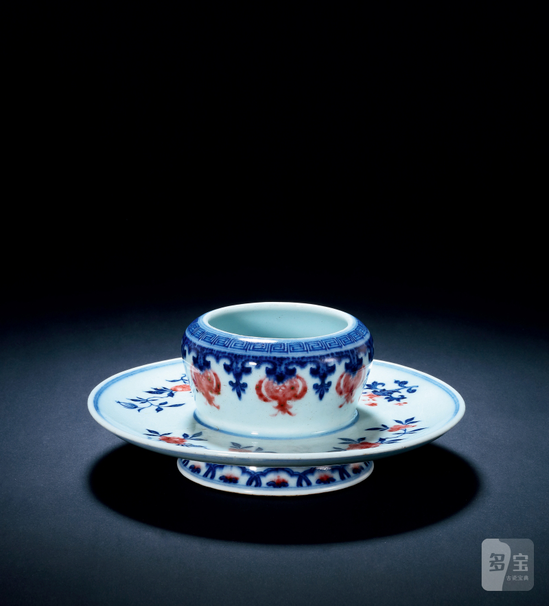 清乾隆青花釉里红花卉茶托 - 图1